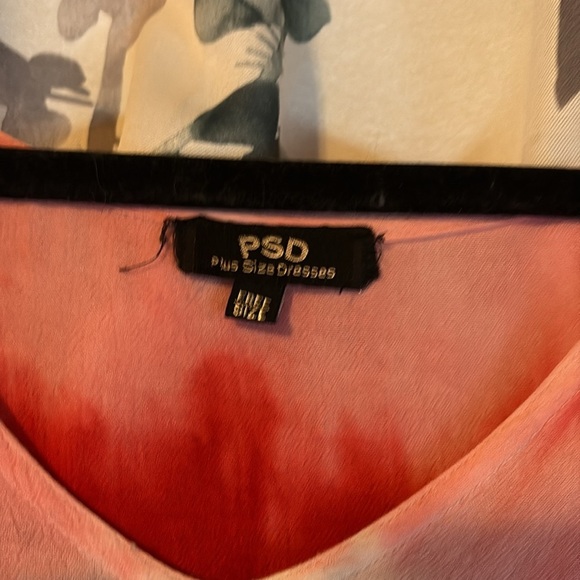 Tie-Dye V-Neck Women's Top - Red and Black - Picture 2 of 3